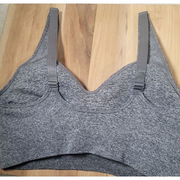 2 Sports Bra's Medium 1 Puma, 1‎ Umbro - Picture 3 of 6